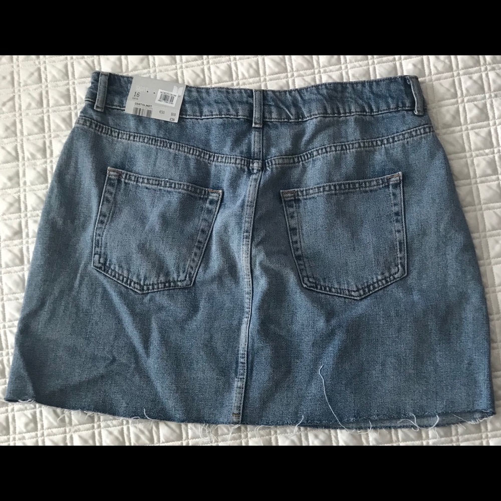 NEW TopShop Women’s Embroidered Floral Denim Skirt - Picture 7 of 7